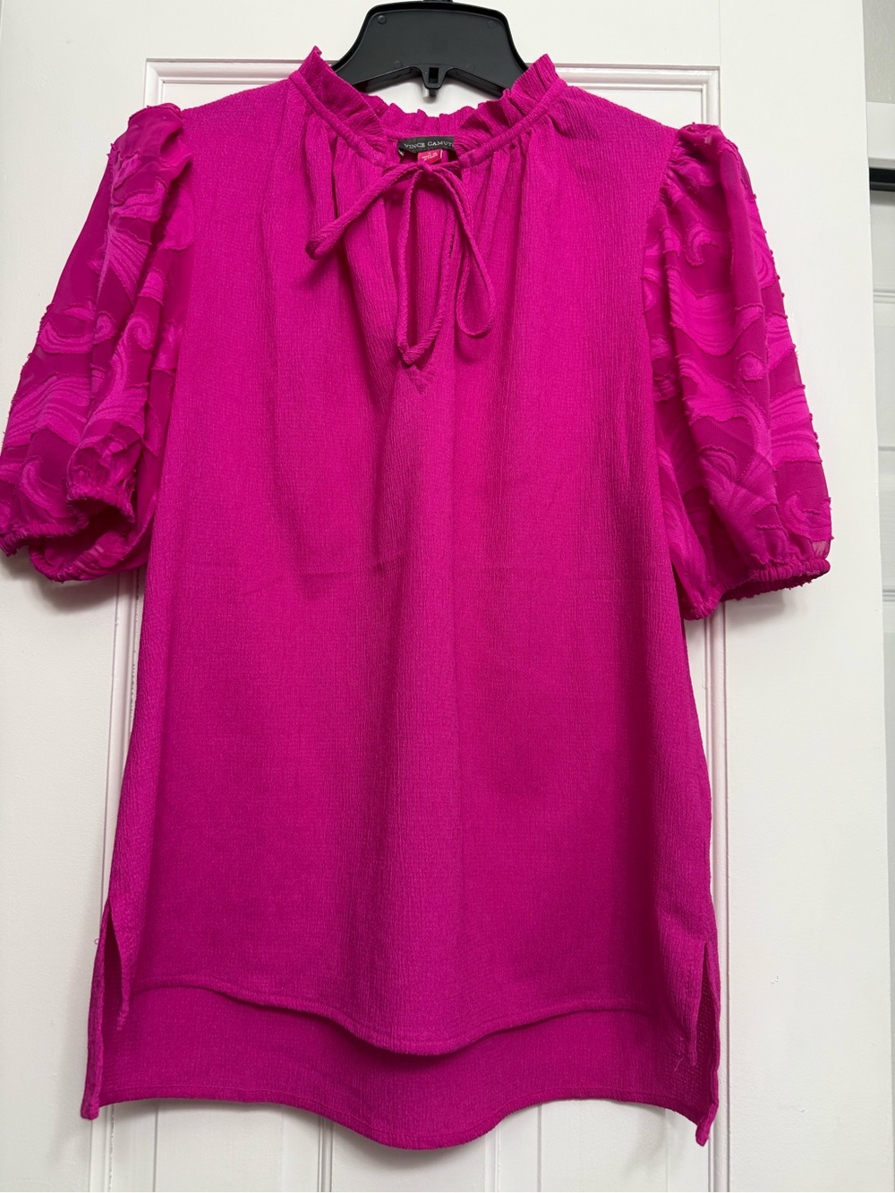 🌷Vince Camuto Sheer Sleeve Top, Magenta V-Neck, Sz S. Perfect Condition! - Picture 4 of 5